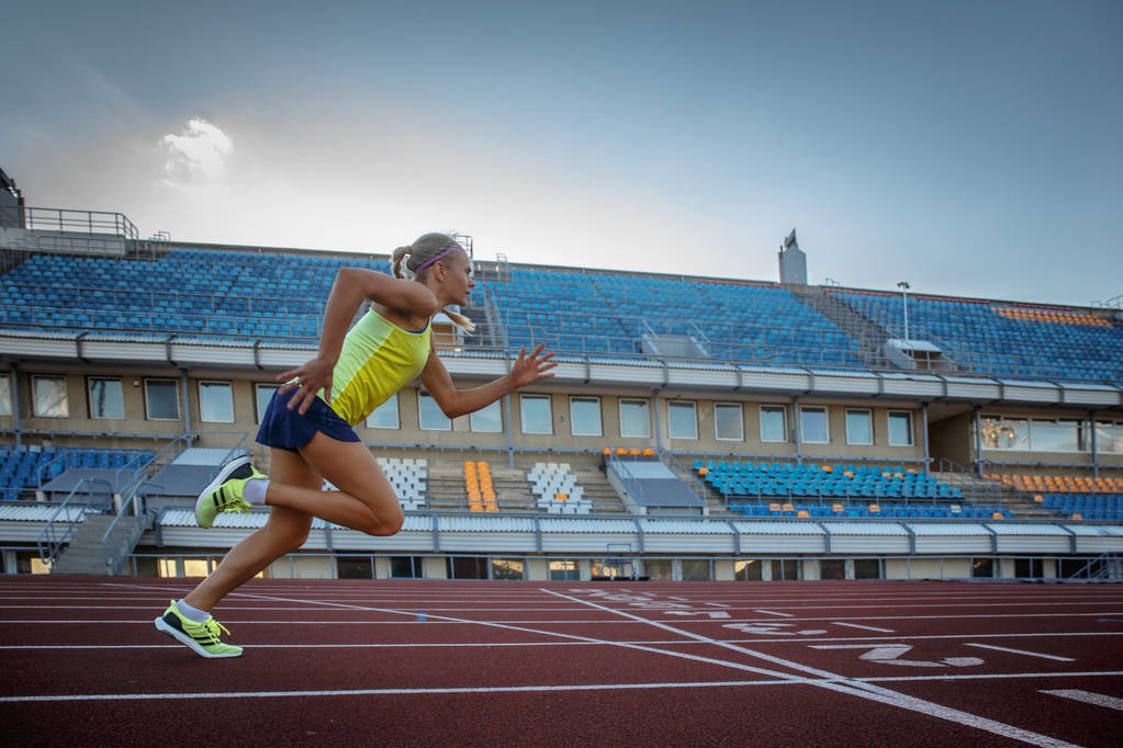 大谷翔平在 2023 年 7 月单日贡献“10 K 完封胜 + 单场双响炮”，创下 147 年来首见纪录